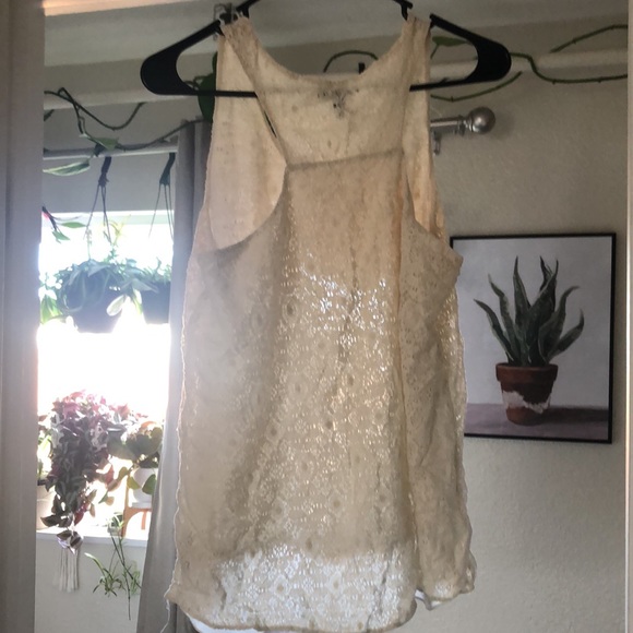 Lace pattern tank - Picture 2 of 2